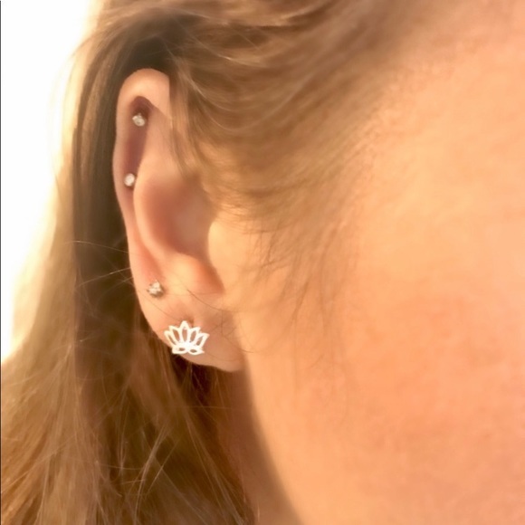 Chic silver lotus flower🌸earrings! - Picture 7 of 7
